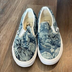 VANS SZ 6 womens  Floral Blue Slip-On Shoes.